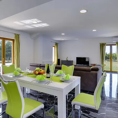 Villa Modern With Pool And Parasol In Pazin