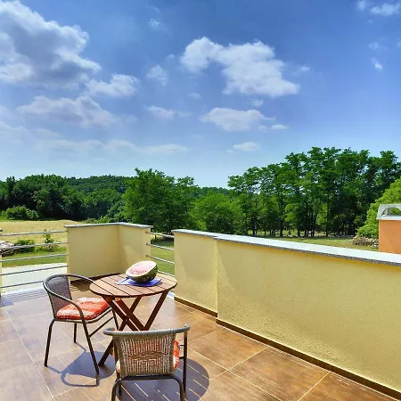 Villa Modern With Pool And Parasol In