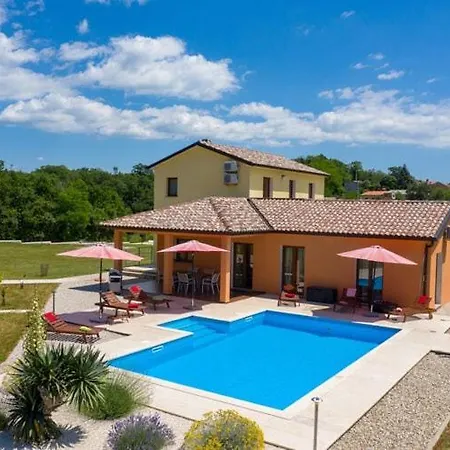 Modern With Pool And Parasol In * Pazin