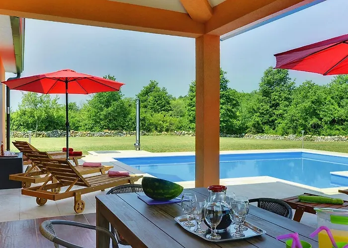 In With Private Pool 파진